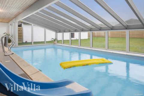 Den lækre pool i luksushuse nr. 688 til 26 personer