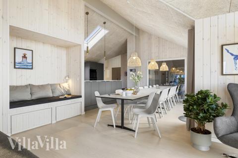 Det store lyse opholdrum i luksushus nr. 906 til 18.