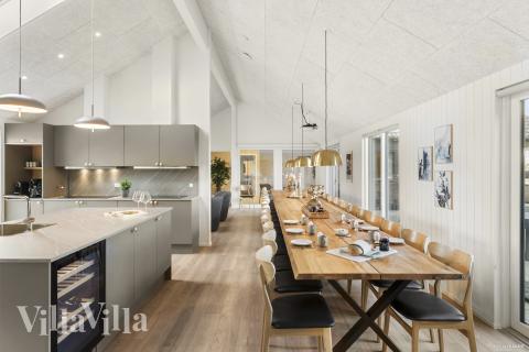 Det store lyse opholdrum i luksushus nr. 910 til 30.