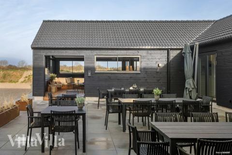 Stor terrasse ved luksushus nr. 910 i Lolland/Falster/Møn.