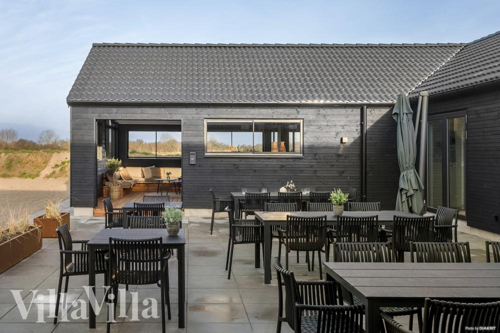 Stor terrasse ved luksushus nr. 910 i Lolland/Falster/Møn.