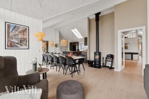 Sofaen i luksushus 918 i Vestjylland indbyder til brætspil eller at se en film sammen.