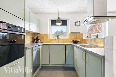 Køkkenet i luksushus nr. 926 er godt indrettet.