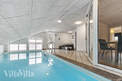 Den lækre pool i luksushuse nr. 926 til 14 personer