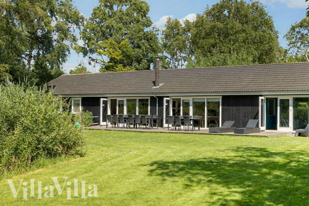 Flot sommerhus nr. 681 med god plads til op til 17 personer