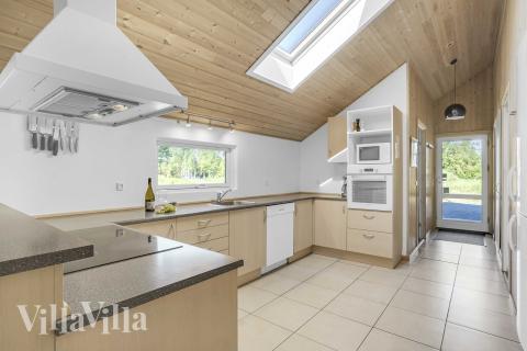 Køkkenet i luksushus nr. 159 er udstyrret, så I let kan lave mad til 12 personer.