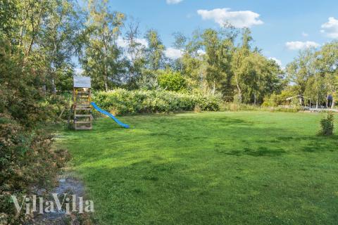 Ud over de mange timer, man kan bruge i husets pool-afdeling, så byder luksushus 159 også på mange udendørs aktiviteter