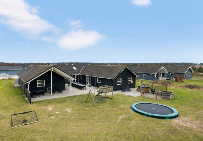 Dette skønne poolhus nr. 196 med plads til 22 personer ligger i Nordjylland