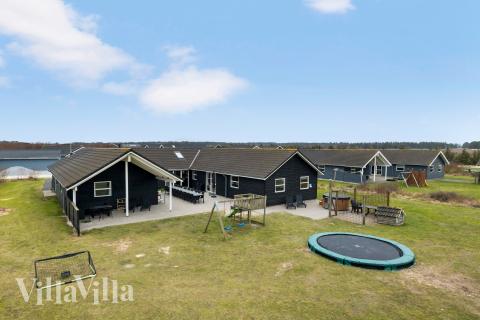 Dette skønne poolhus nr. 196 med plads til 22 personer ligger i Nordjylland