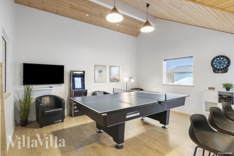 Ud over de mange timer, man kan bruge i husets pool-afdeling, så byder luksushus 196 også på billard/bordtennis og dart