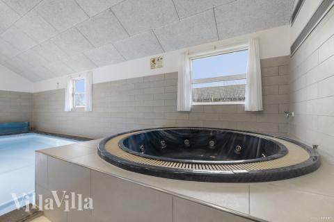 Nyd varmen i spaen i luksushus nr. 196 i Nordjylland