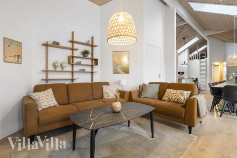 Sofahjørnet i luksushus 196 i Nordjylland.