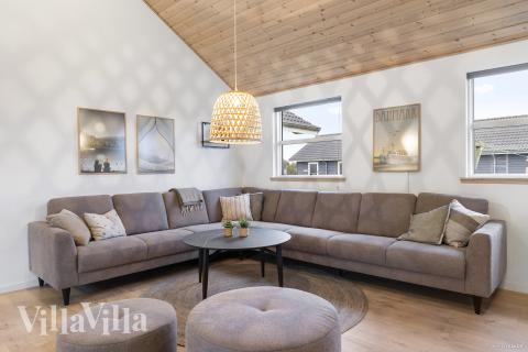 Dyst i sommerhusets aktivitetsrum, når I besøger luksushus nr. 196 i Nordjylland.