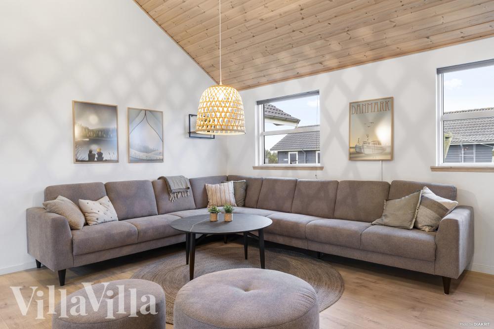 Dyst i sommerhusets aktivitetsrum, når I besøger luksushus nr. 196 i Nordjylland.