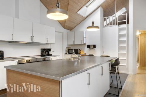 Køkkenet i luksushus nr. 196 er udstyrret, så I let kan lave mad til 22 personer.