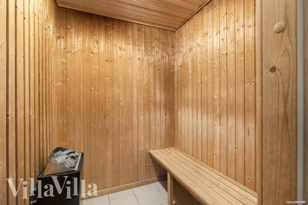 Nyd varmen i saunaen i luksushus nr. 196 til 22 personer