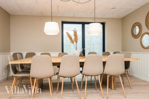 Det store lyse opholdrum i luksushus nr. 941 til 16.