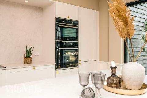 Velindrettet køkken i luksushus nr. 941 i Østjylland.