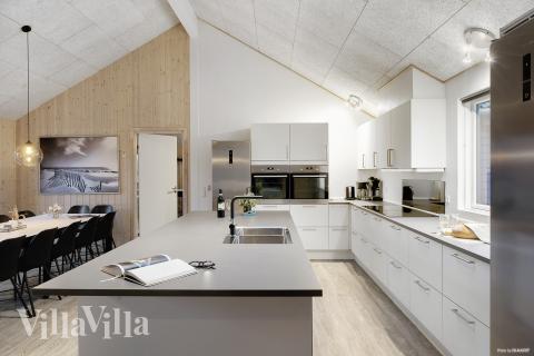 Velindrettet køkken i luksushus nr. 314 i Lolland/Falster/Møn.