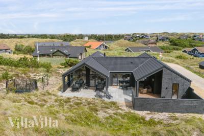 Dette skønne poolhus nr. 943 med plads til 18 personer ligger i Vestjylland