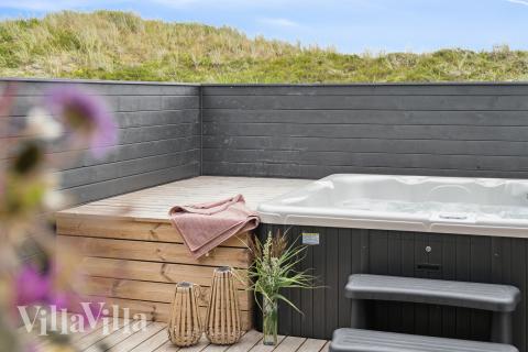 Nyd varmen i spaen i luksushus nr. 943 i Vestjylland