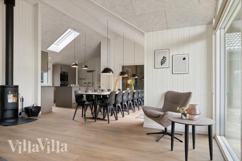 Det store lyse opholdrum i luksushus nr. 943 til 18.