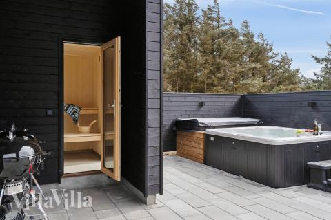Nyd varmen i spaen i luksushus nr. 929 i Vestjylland