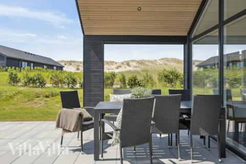 Luksushus nr. 929 har en dejlig terrasse med gode havemøbler til 14 personer.