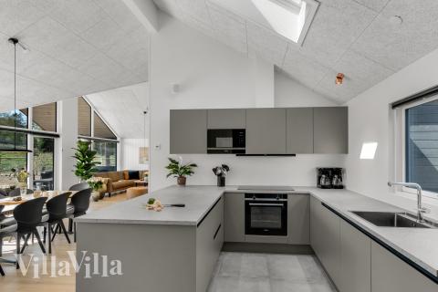 Køkkenet i luksushus nr. 929 er udstyrret, så I let kan lave mad til 14 personer.