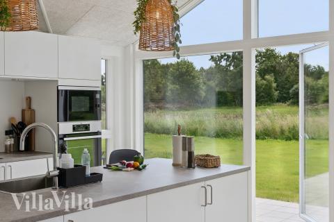 Køkkenet i luksushus nr. 942 er godt indrettet.