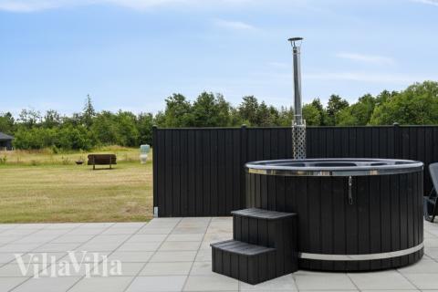 Nyd varmen i spaen i luksushus nr. 942 i Fyn og øer