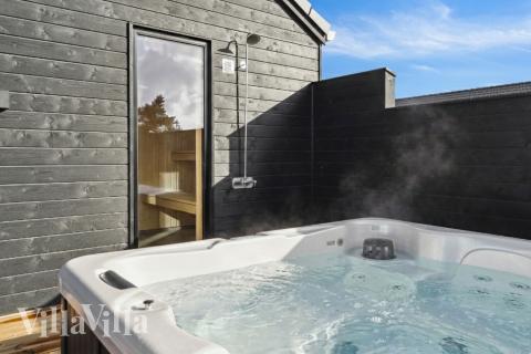 Nyd varmen i spaen i luksushus nr. 599 i Sydjylland