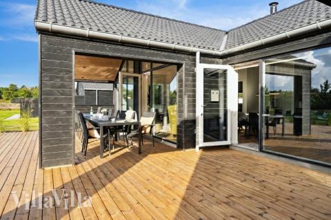 Stor terrasse ved luksushus nr. 599 i Sydjylland.