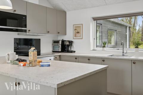 Velindrettet køkken i luksushus nr. 915 i Fyn og øer.