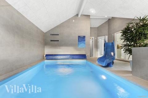 Den lækre pool i luksushuse nr. 810 til 18 personer