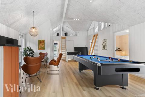 Ud over de mange timer, man kan bruge i husets pool-afdeling, så byder luksushus 810 også på billard/bordtennis og dart