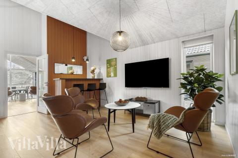 Luksushus 810 til 18 personer byder på et stort aktivitetsrum med bl.a. billard og dart