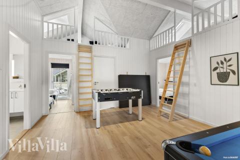 Aktivitetsrum i luksushus nr. 810 med 7 soveværelser og plads til 18 personer.