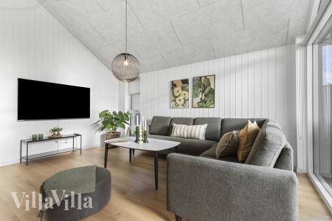 Sofaen i luksushus 810 i Østjylland indbyder til brætspil eller at se en film sammen.