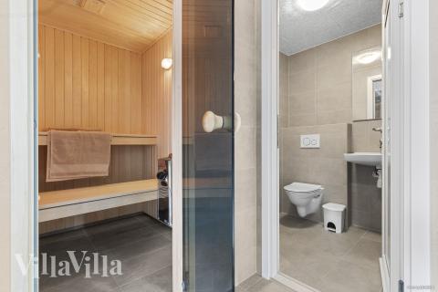 Nyd varmen i saunaen i luksushus nr. 810 til 18 personer