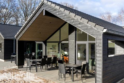 Luksushus nr. 810 har en dejlig terrasse med gode havemøbler til 18 personer.