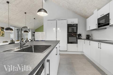 Køkkenet i luksushus nr. 814 er godt indrettet.