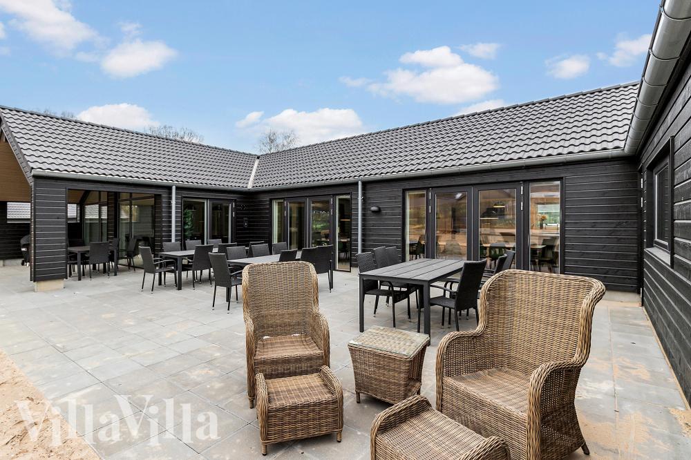 Luksushus nr. 814 har en dejlig terrasse med gode havemøbler til 26 personer.
