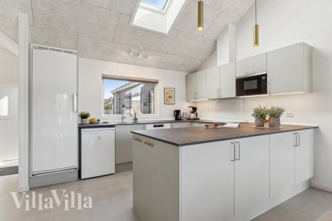 Køkkenet i luksushus nr. 930 er godt indrettet.