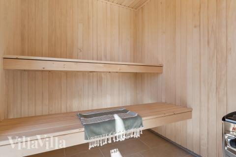 Nyd varmen i saunaen i luksushus nr. 930 til 14 personer