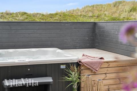 Nyd varmen i spaen i luksushus nr. 930 i Vestjylland