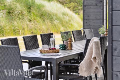Luksushus nr. 930 har en dejlig terrasse med gode havemøbler til 14 personer.