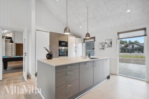 Køkkenet i luksushus nr. 771 er udstyrret, så I let kan lave mad til 20 personer.