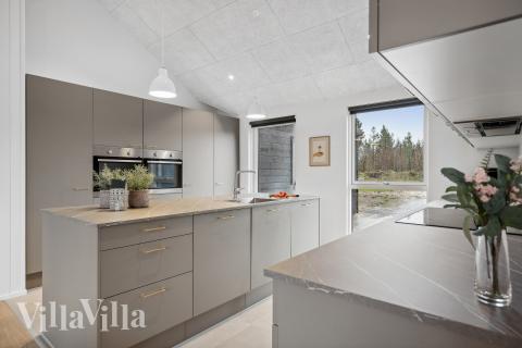 Køkkenet i luksushus nr. 774 er udstyrret, så I let kan lave mad til 20 personer.