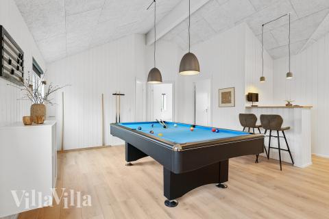 Luksushus 774 til 20 personer byder på et stort aktivitetsrum med bl.a. billard og dart